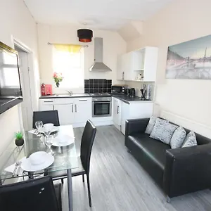 Cosy Casa: Beachfront Promenade Retreat With Free Parking Blackpool